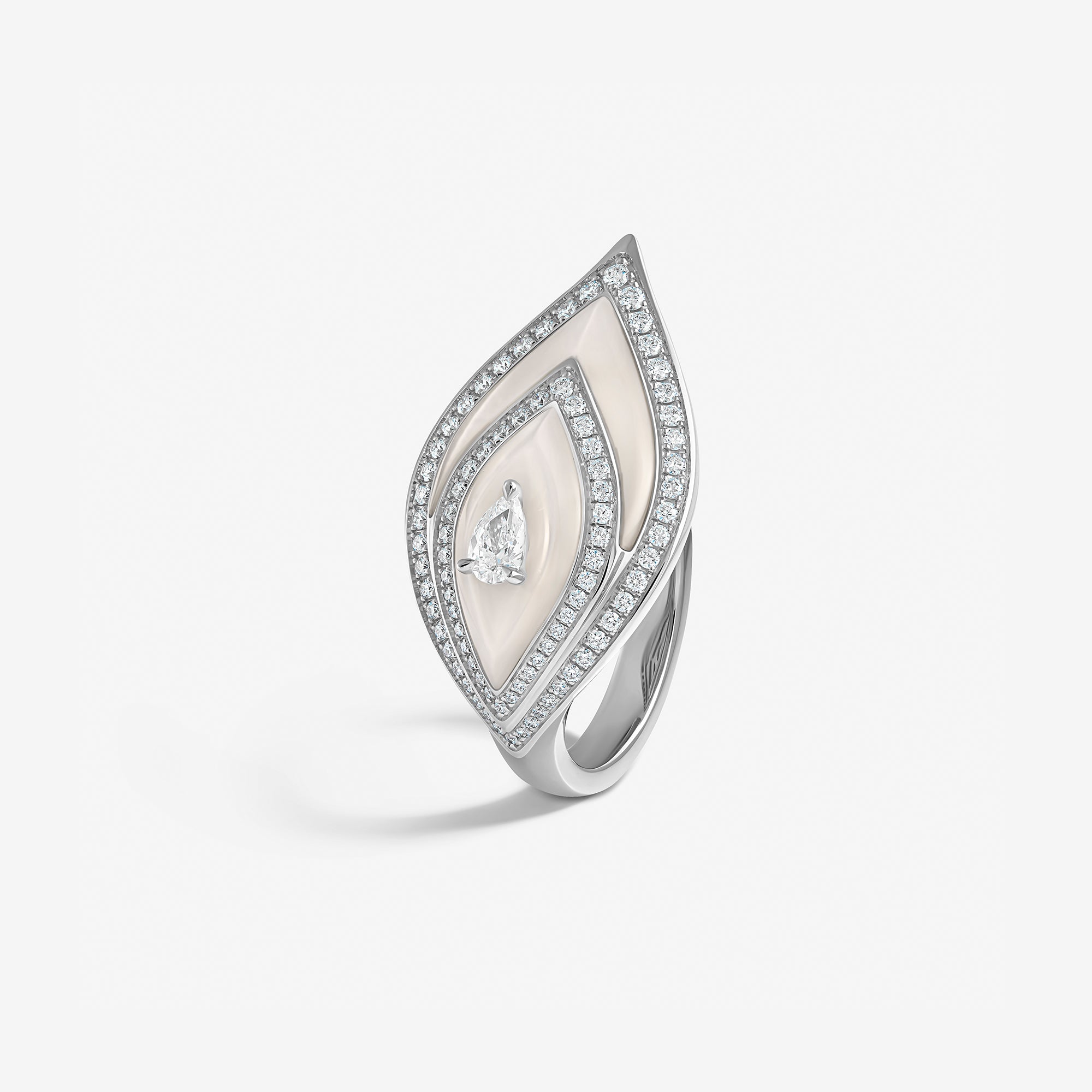 Ondes Signature ring with mother of pearls